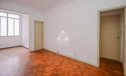 2 quartos com dependência, quadra da praia de copacabana!
