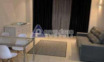 Excelente apartamento Reformado, próximo ao Mar de Copacabana