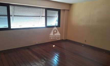 Apartamento no Leme com 4 quartos e 3 vagas na escritura
