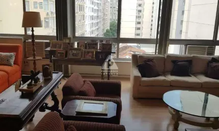 Privilégio vende: Excelente apartamento no posto 4.
