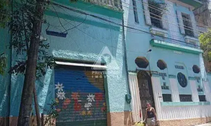 Casa duplex varanda, sala, 3 quartos, hall, garagem, quarto anexo externo e quintal