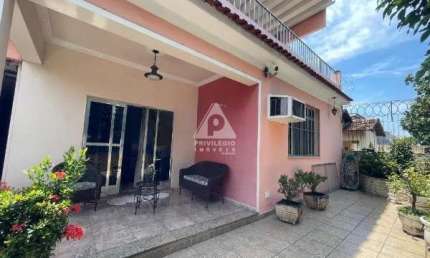 Casa 3 quartos no Bairro Jd. 25 de Agosto. Terraço com área gourmet e piscina; vaga para 4 carros..
