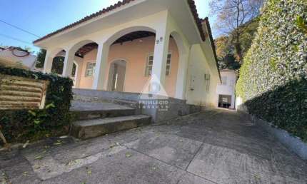 Alto da Boa Vista! Casa linear, sala, 5 quartos, garagem, 141m²