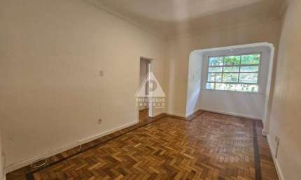 Apartamento de 2 quartos com dependencia pertinho do metrô!