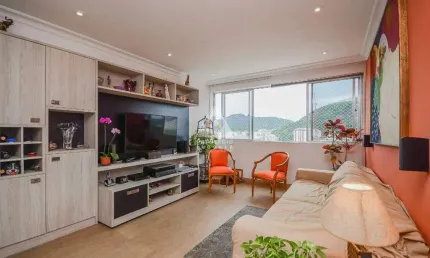 Humaitá! magnífico apartamento, com vaga na escritura, composto de salão com 2 ambientes, original 3 quartos.