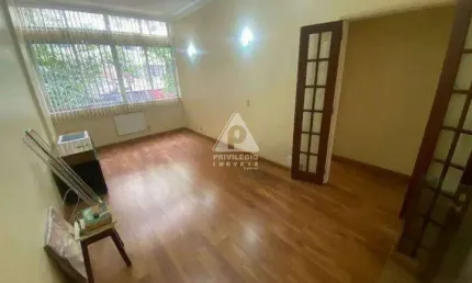 Apartamento á venda na Tijuca, 2 quartos, reformado, dependência