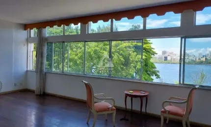 Apartamento com 200m² planta original, 4 quartos com vista incrível da Lagoa, Morro Dois Irmãos e Pedra da Gávea, sol da tarde.