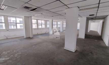 Privilégio Imóveis vende no Centro do Rio de Janeiro, 2 excelentes salas comerciais! As duas salas podem ser vendidas separadamente.