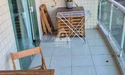 No melhor ponto de Vila Isabel! Excelente apartamento de dois quartos, com vaga na escritura, varanda e dependências completas.