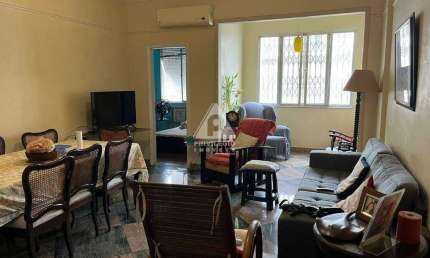 Em Botafogo! Excelente apartamento com três quartos na rua Voluntários da Pátria, próximo à rua Dona Mariana.
