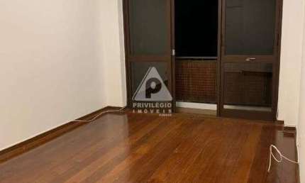 Sala quarto com varanda e com dependência completa e com infraestrutura completa e vaga na escritura no Humaitá