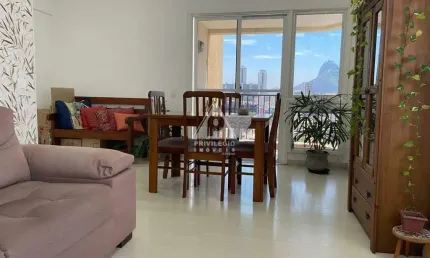 Apartamento de 2 quartos, com varanda andar alto com vaga em rua nobre em botafogo