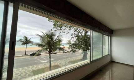 Apartamento com vista mar, tipo garden, sala ampla, 4 quartos, suíte, 290 m², 2 vagas de garagem, na Delfim Moreira, Leblon.