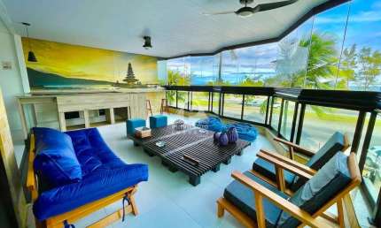 Excelente apartamento,frente para o Mar.4 suites,todo reformado,armários em todos os cômodos,ar e ventiladores de led em todos os ambientes.Cortina de