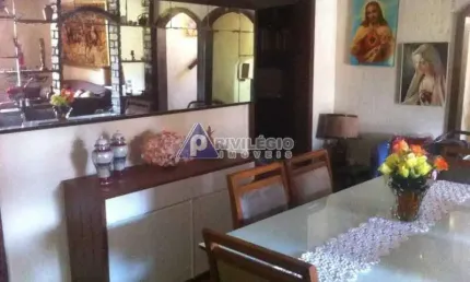 Privilégio imóveis vende: excelente casa de rua triplex na gávea