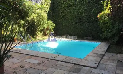 Gávea – casa duplex em condomínio com piscina, churrasqueira e loft independente