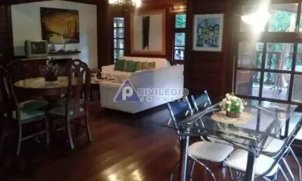 Casa à venda na gávea – 4 quartos, 3 suítes, condomínio na floresta da tijuca