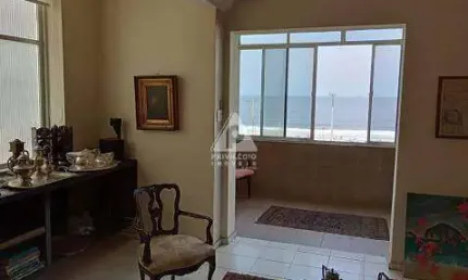 Apartamento frente ao mar à venda – 2 quartos, 3 salas, vista panorâmica – posto 2