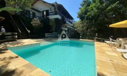 Vista mar espetacular: casa de alto padrão em condomínio seguro de são conrado!