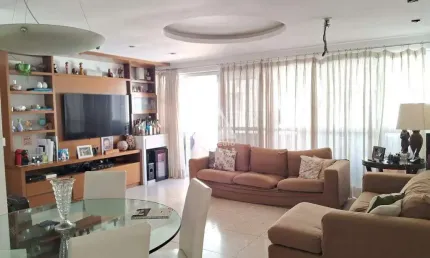 Leblon | 2 quartos, 2 vagas e varanda | a 1 quadra da praia!