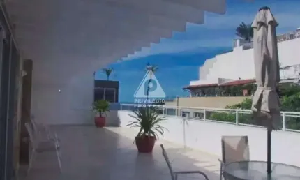 Cobertura linear no leblon com 3 quartos, quadra da praia, com 324.0m², planta circular