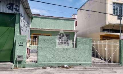 EXCELENTE LOCALIZAÇAO, JUNTO SHOPPING,CASA FRENTE RUA COM GALPAO 400 M2 ANEXO