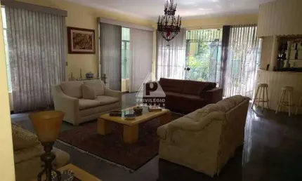 Casa na gávea com vista para a floresta – 4 quartos, 3 suítes e jardim!