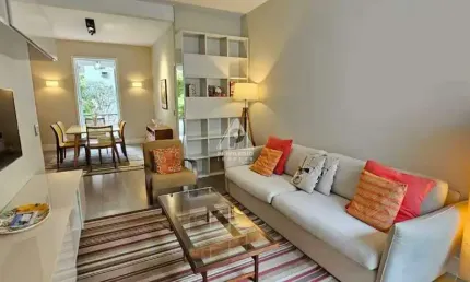 Charmosa cobertura duplex reformada com terraço privativo – 130 m²!