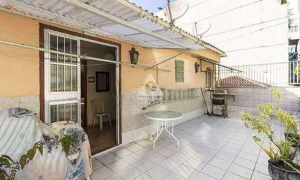 Casa tríplex - 5 quartos - área externa - em rua nobre de Laranjeiras.