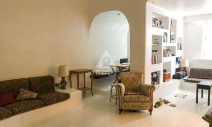 Excelente apartamento de 2 quartos com vaga no Leblon