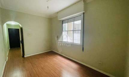 3 quartos, 1 banheiro, dependência completa, no Laranjeiras.