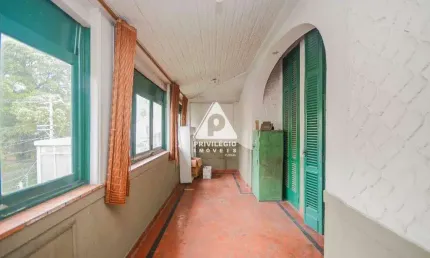 Incrível casa em santa teresa. perto ao largo dos guimarães.