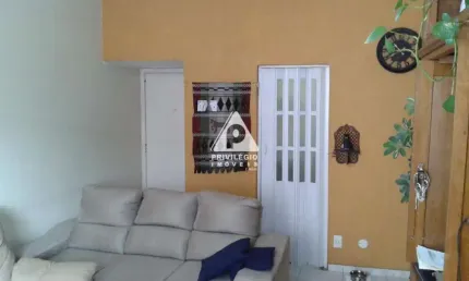 Apartamento, 2 quartos, sala, cozinha, banheiro, dependência completa e área de serviço.