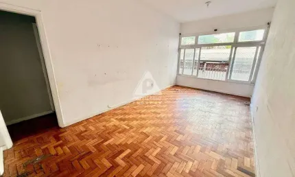 Apartamento de dois quartos com dependência completa em laranjeiras, disponível pra venda na privilégio imóveis