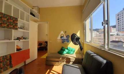 Amplo apartamento com 3 quartos e 2 banheiros sociais na Gago Coutinho. 95m². 1 Vaga.