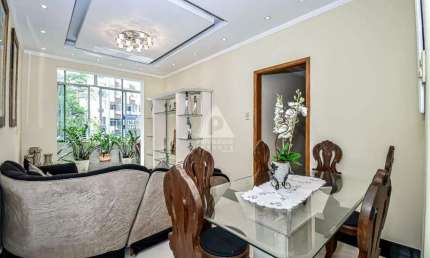 Apartamento de 3 quartos reformado no Flamengo à venda.