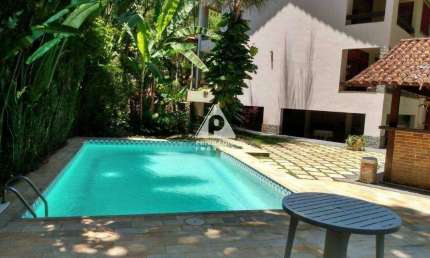 Casa 5 quartos 3 suítes 4 vagas piscina churrasqueira condomínio Itaipu.