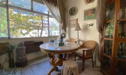 Apartamento de 03 quartos amplos, claros e arejados. Sala ampla em dois ambientes