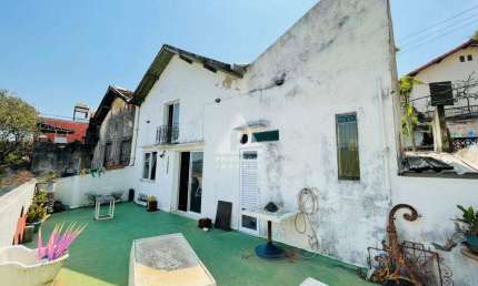 Casa Triplex-3 quartos-3 banheiros-terraço- Santa Teresa.