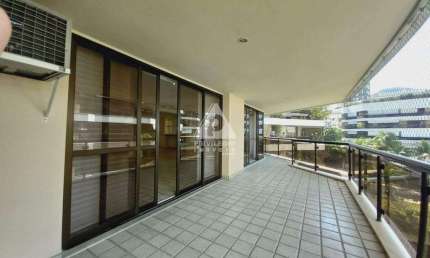Apartamento entre Lagoa e Jardim Botânico /RJ com 4 suítes, varanda e 04 vagas em condomínio com infraestrutura.