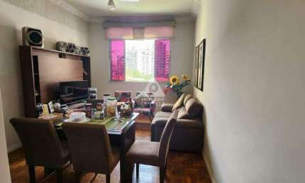 Excelente apartamento 2 quartos com dependência em rua Nobre do Bairro.