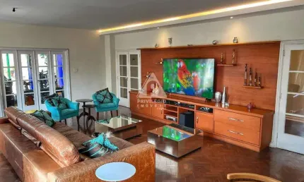Apartamento composto por 3 salas, 4 quartos com 2 suites de frente com vaga no flamengo