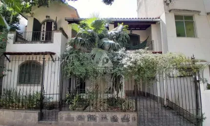 Casa duplex [tipo urca] com 165m² - com 4 quartos (todos com varanda); 2 suite; vaga.