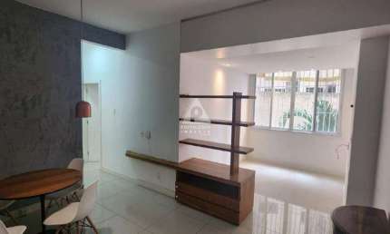 2 quartos (1 suíte com closet ) , reformado em rua nobre e colado ao metrô de Botafogo.