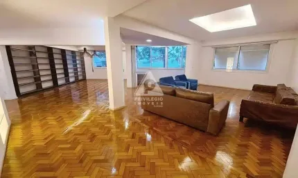 Apartamento reformado com 4 quartos, 1 suíte, 1 vaga