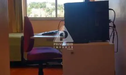 APARTAMENTO COM 2 QUARTOS, COM 1 VAGA DE GARAGEM E VISTA PRA CRISTO NO CENTRO DO RIO