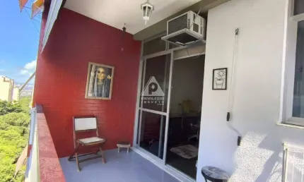 Apartamento com 75m², varanda e vaga à venda na glória