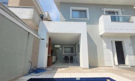 Casa em Condomínio para Venda, 5 dormitórios, sendo 4 suítes, 6 banheiros, 2 vagas, mobiliado, área total 236,00 m²