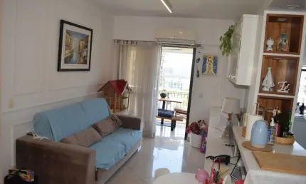 Lindo apartamento com 2 quartos 87m2 Barra da tijucaVendo LONG BEACH  Apt 2 de qts todo reformado virado pra Américas, frontal Village mall, com cozinha americana reformada há  ano , móveis todos made