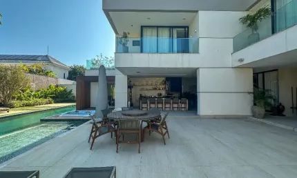 Espetacular Mansão com 4 suites mobiliada na Barra da Tijuca